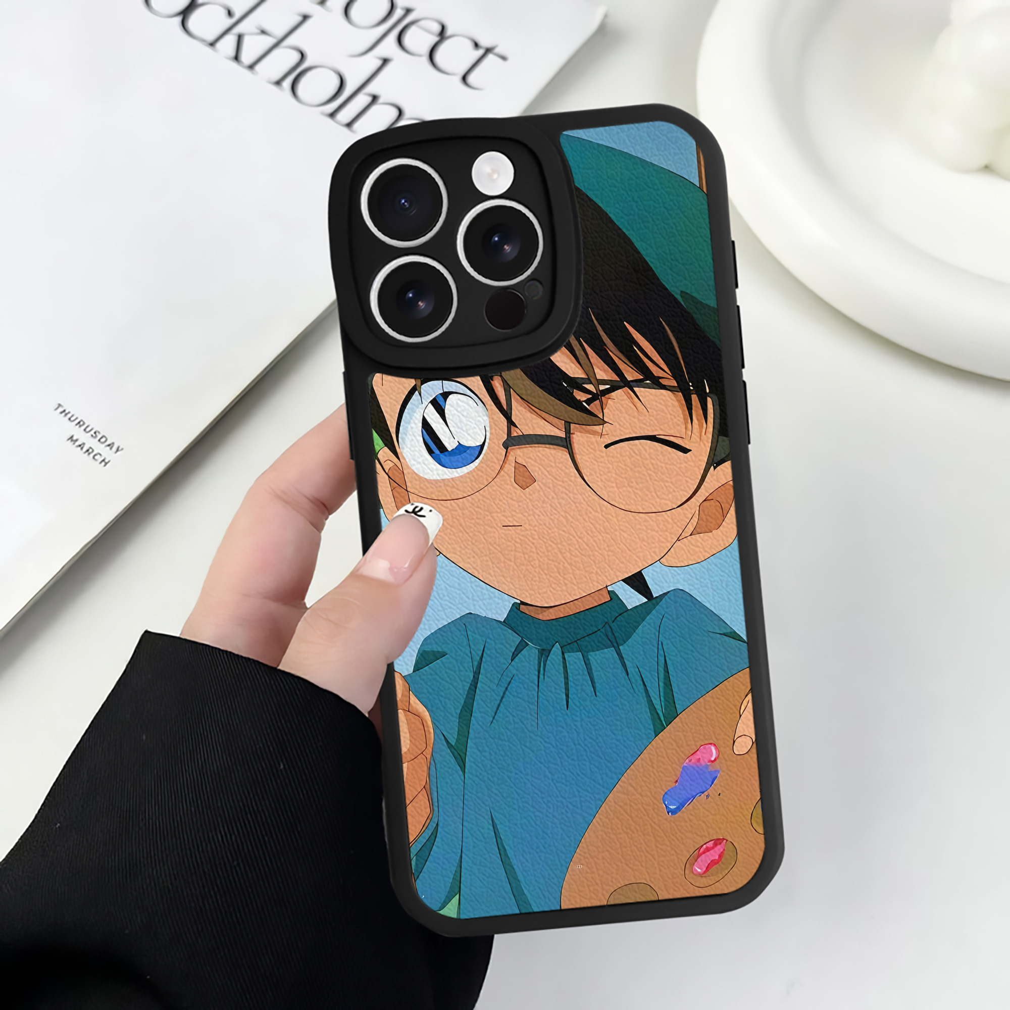 （画像用） 名探偵コナン Detective Conan 【iPhone 16シリーズ対応】シリコンスマホケース（レザー調） 材質：シリコン